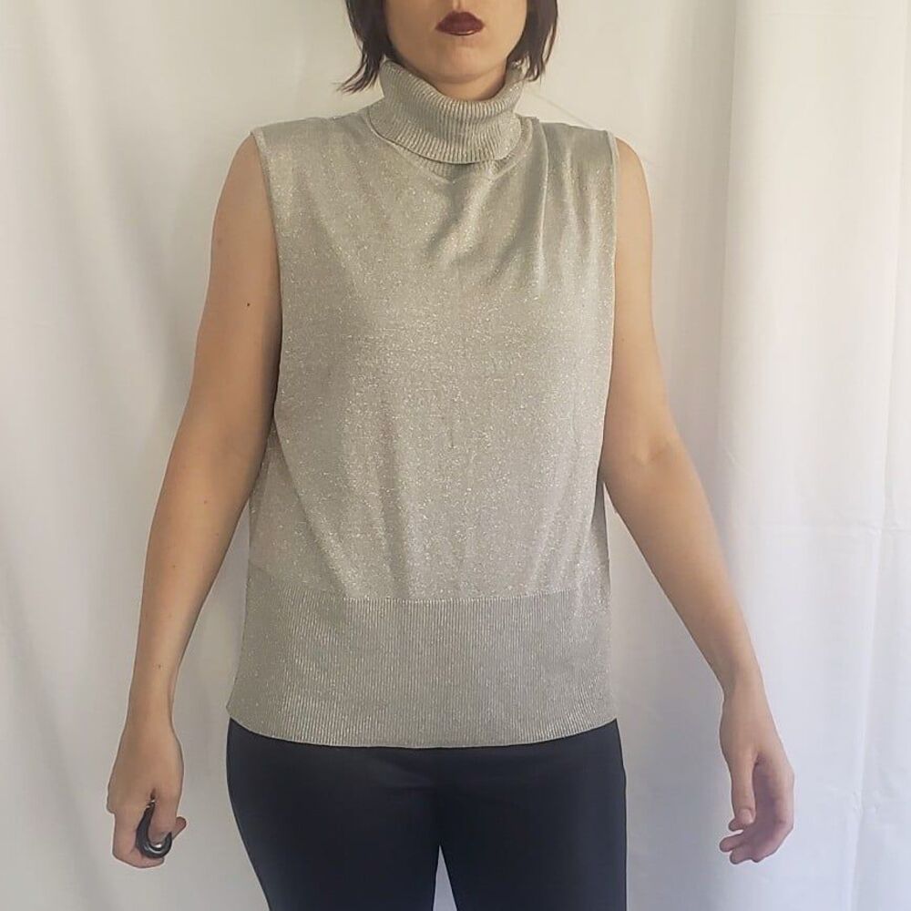 NwT Silver Silk Sleeveless Blouse‎